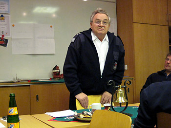 Der ehemalige Wehrfhrer Uwe Wulf erzhlte der Wehr aus seinem groem Erfahrungsschatz und der Chronik der FF jendorf.